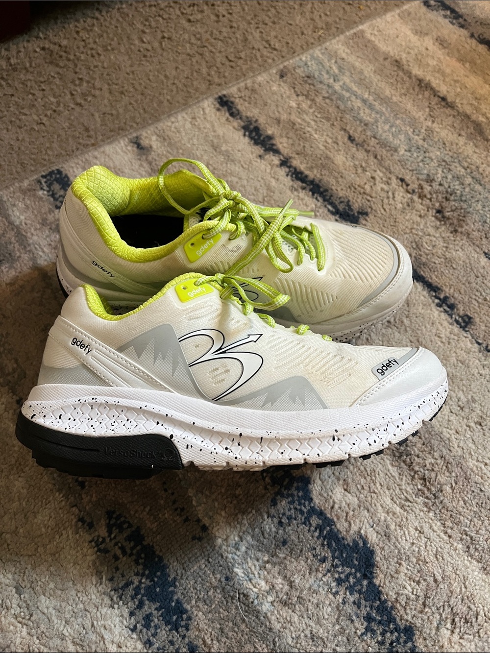 Gdefy sneakers